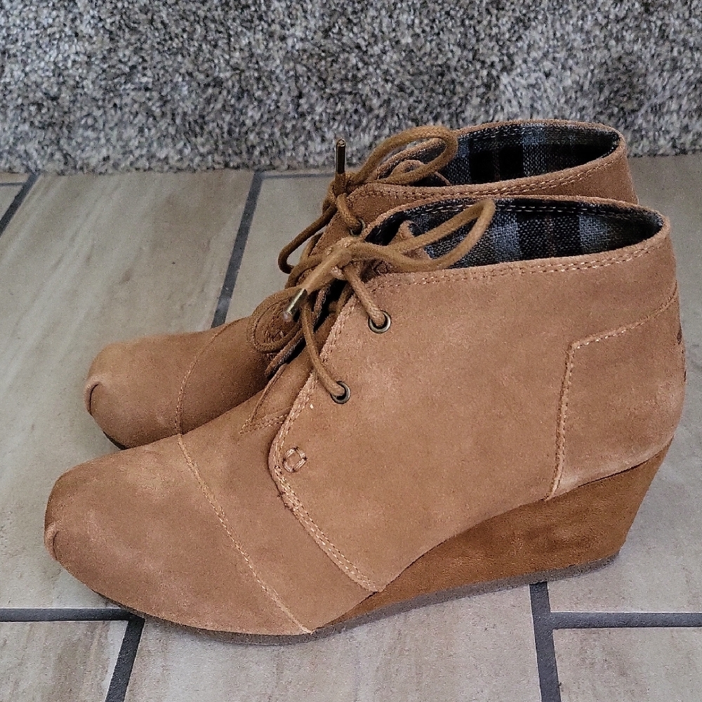 Women's Tan Suede Wedge Ankle Boots from BOBS